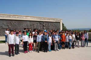 Okulumuz-5.6.ve-7.sınıf-öğrencileri-Çanakkale-Şehitliğini-ziyaret-ettiler..